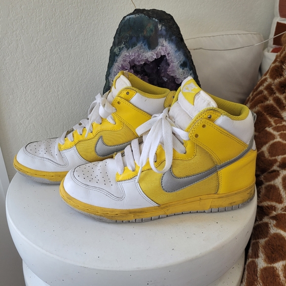 VINTAGE NIKE AIR FORCE ONE HIGH YELLOW WHITE Size 7.5 - Picture 1 of 9
